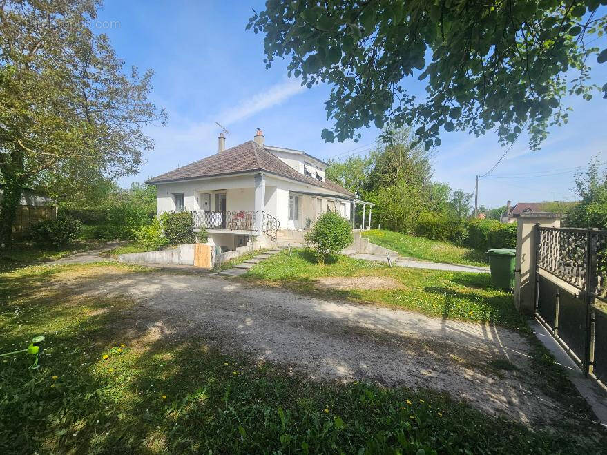 Maison à BUCHERES
