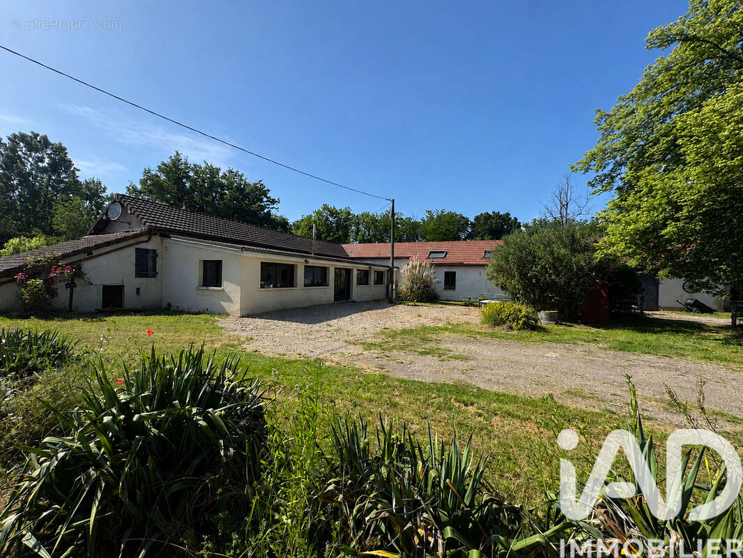 Maison 245 m² à Saint-Berain-Sur-Dheune  - photo 2