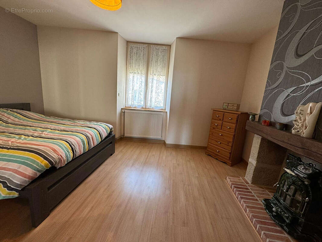 Maison à CHATEAUPONSAC