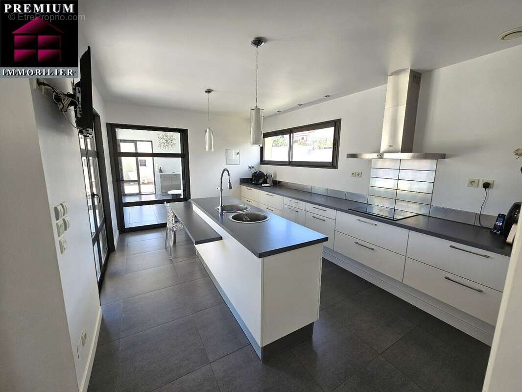 Maison à SAINT-ESTEVE