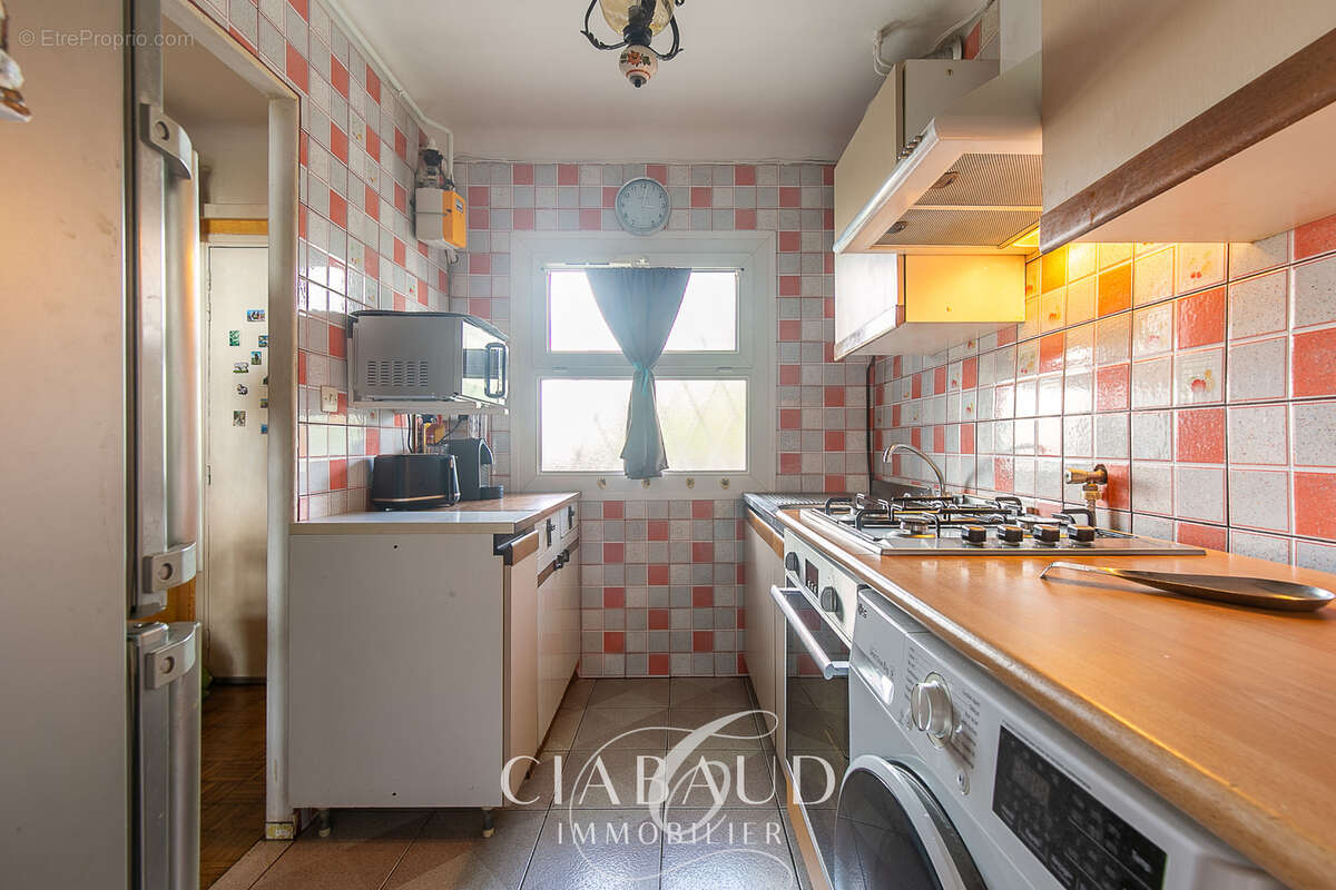 Appartement à MARSEILLE-4E