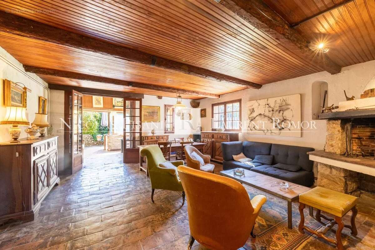 Maison à SAINT-LAURENT-DU-VAR