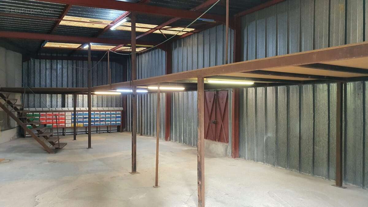 Commerce à CEYRESTE