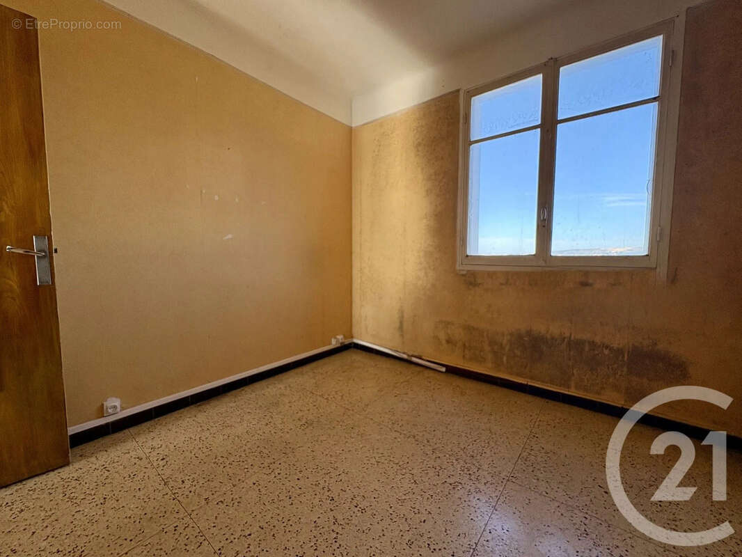 Appartement à MARSEILLE-4E