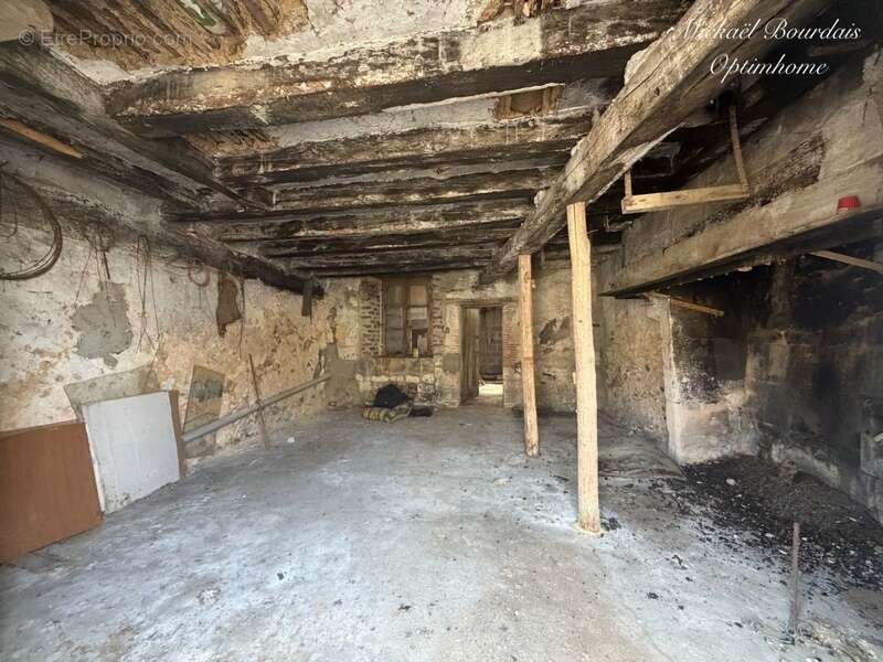 Maison à rénover avec garage indépendant – Fort potentiel à Mansigné - photo 6