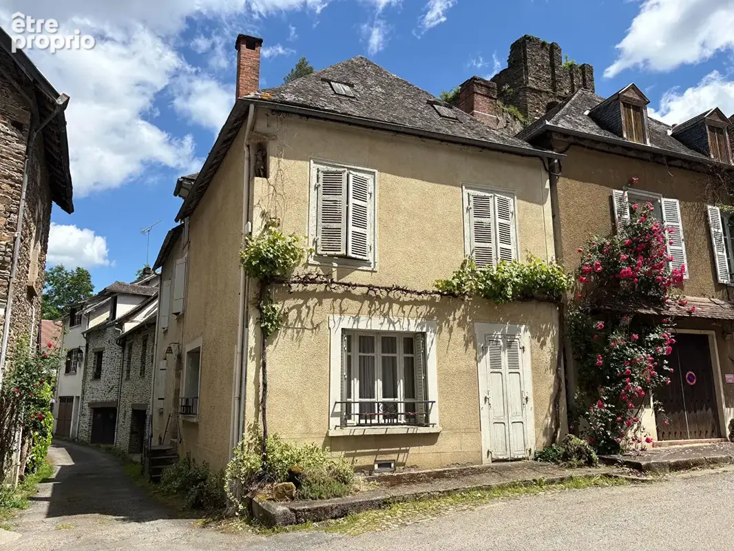 Maison à SEGUR-LE-CHATEAU