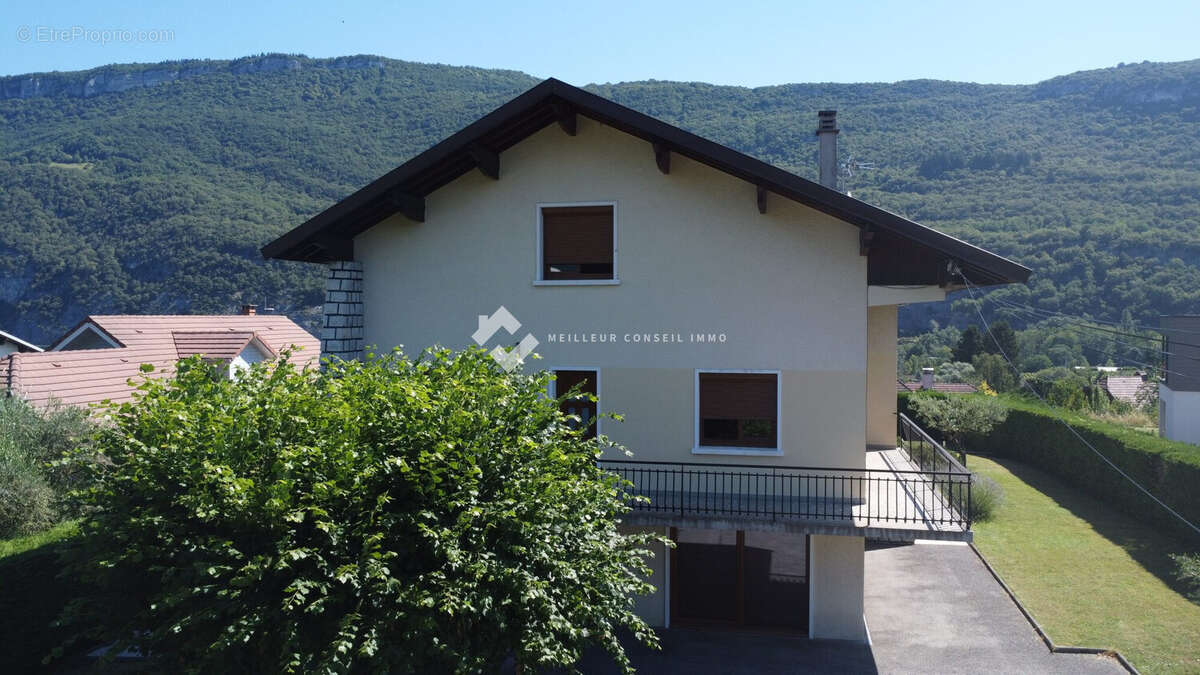 Maison 232 m² à Brison-Saint-Innocent  - photo 6