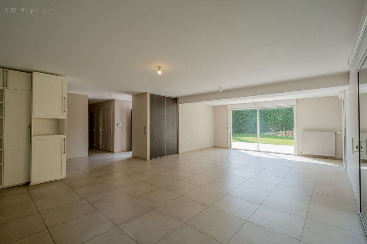 Maison à SAINT-CYR-AU-MONT-D'OR