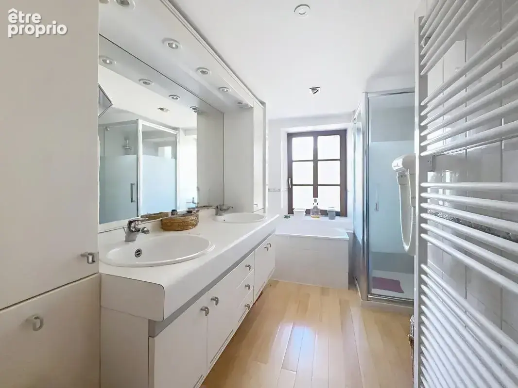 Maison mitoyenne de 168 m² avec dépendance de 180 m² - photo 7