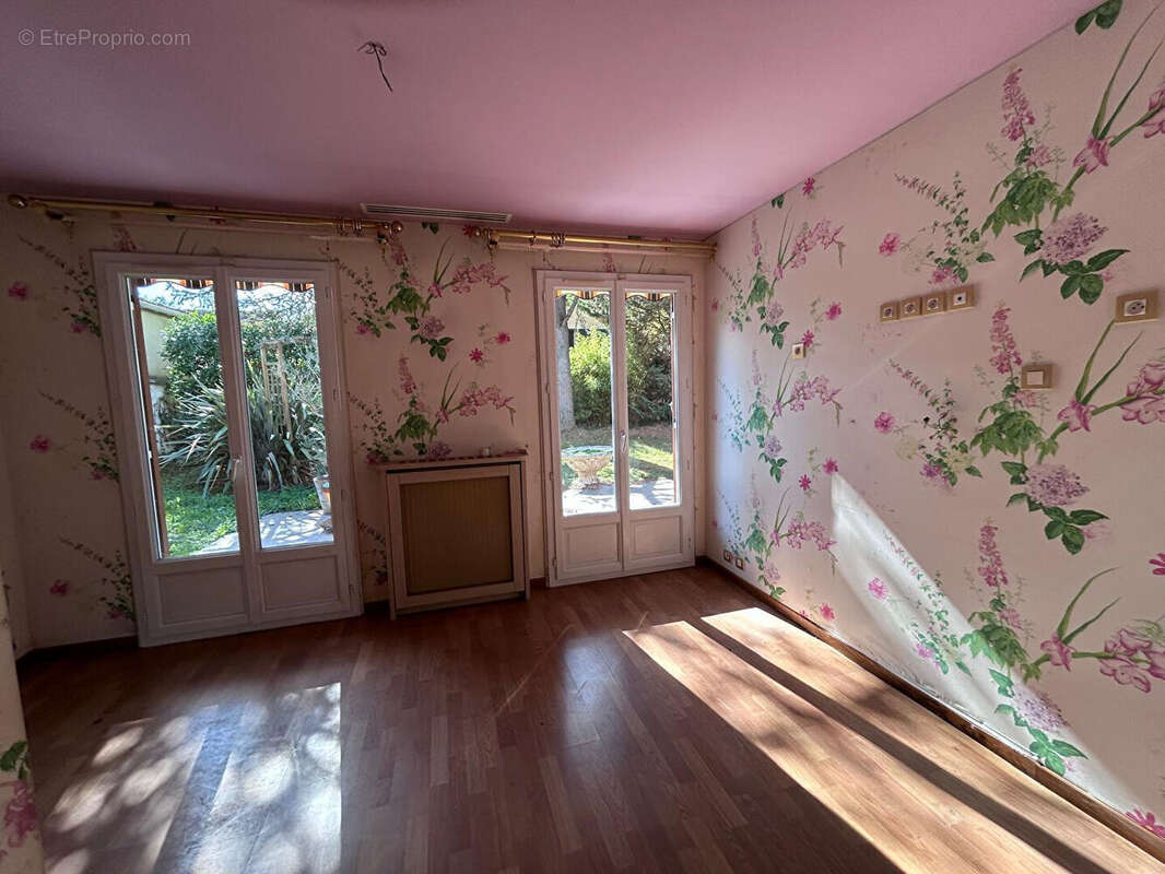 Maison à VARENNES-JARCY