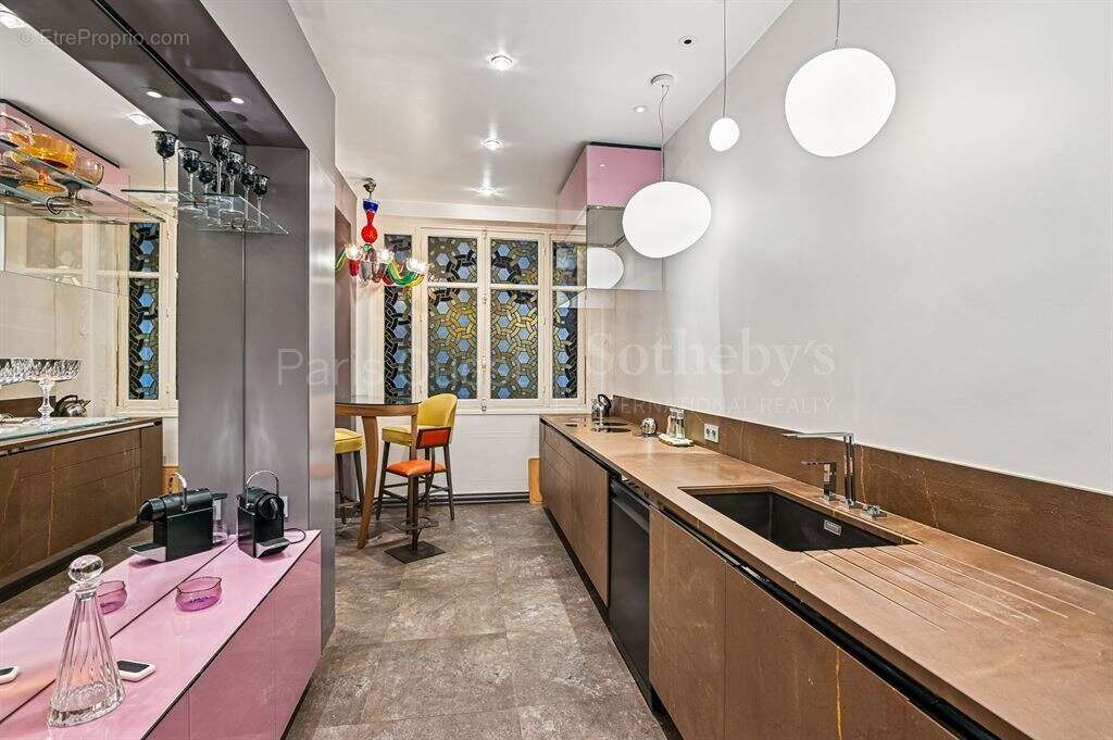 Appartement à PARIS-16E