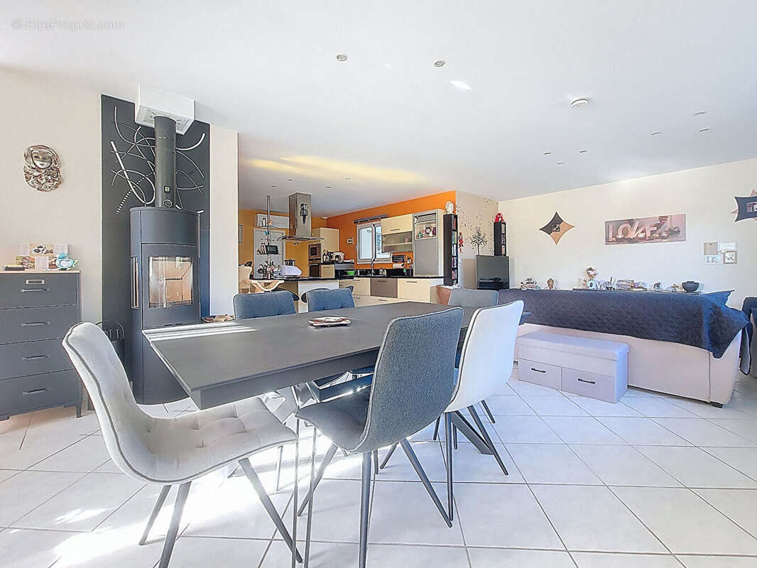 Maison à PAREMPUYRE