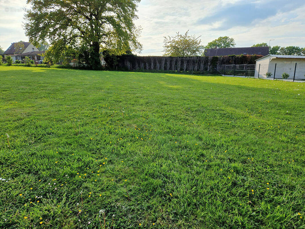 Terrain à SAINT-AUBIN-EN-BRAY
