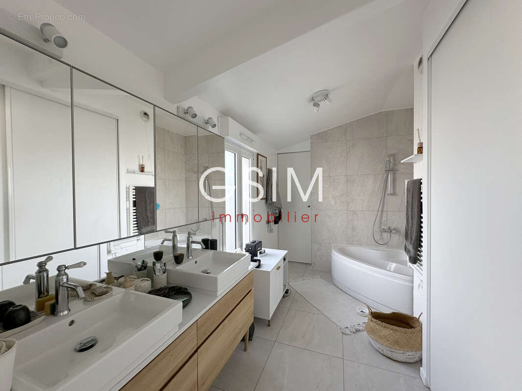 Appartement à SURESNES