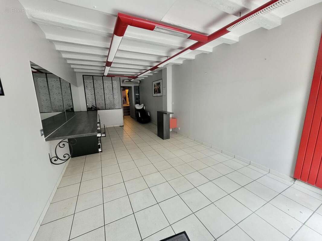 Commerce 67 m² à Descartes  - photo 5