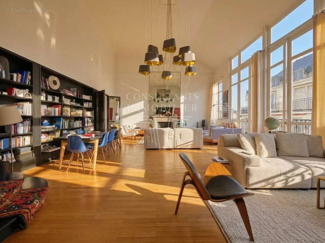 Appartement à PARIS-16E