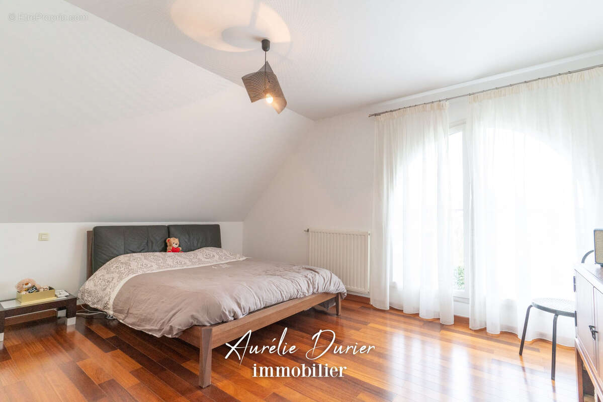 Maison à SAINT-CYR-SUR-LOIRE