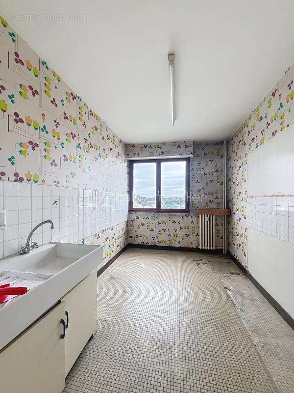 appartement T2 de 63 m² avec balcon, cave et parking – Châteauroux - quartier des Marins - photo 4