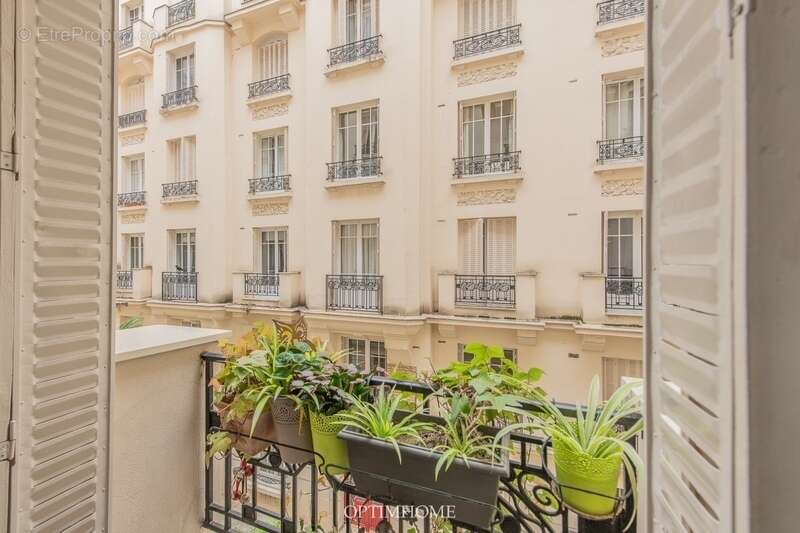 Appartement à PARIS-16E
