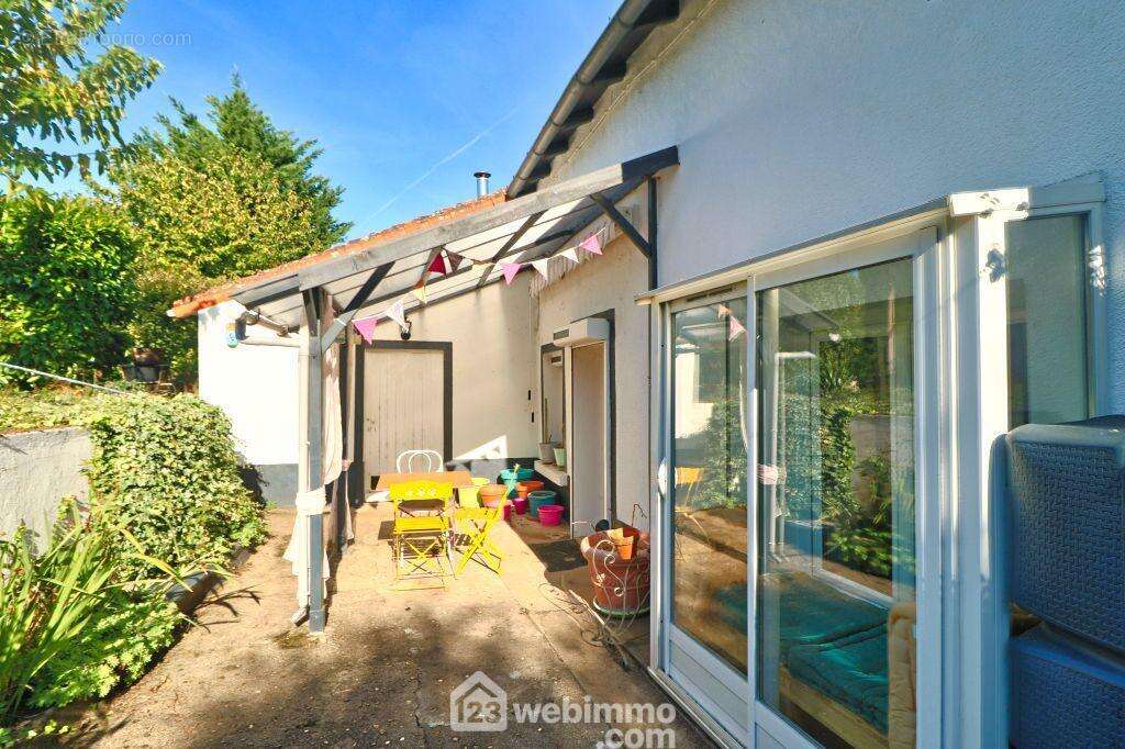 Vue d&#039;ensemble de la terrasse, - Maison à CIVRAY