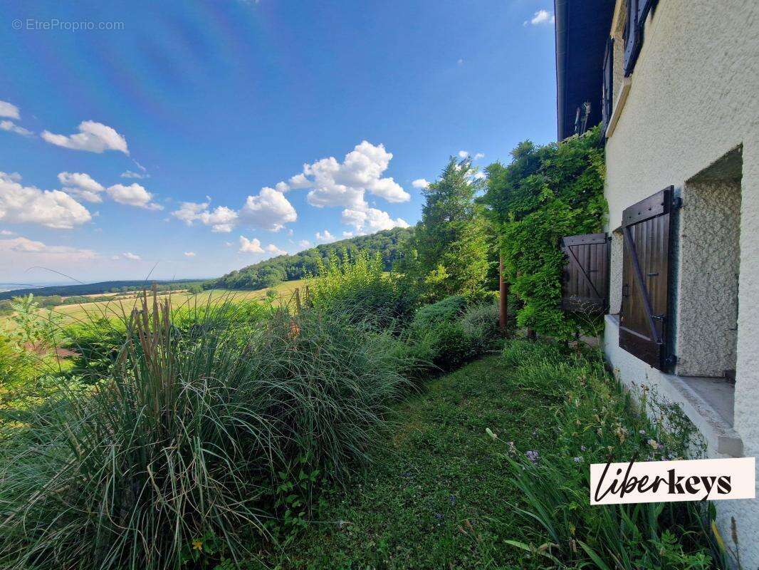 Maison à CORCELLES-LES-MONTS