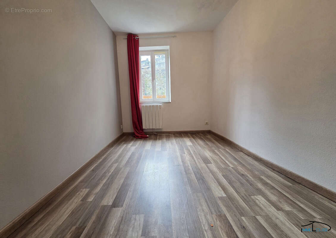 Maison à DECAZEVILLE