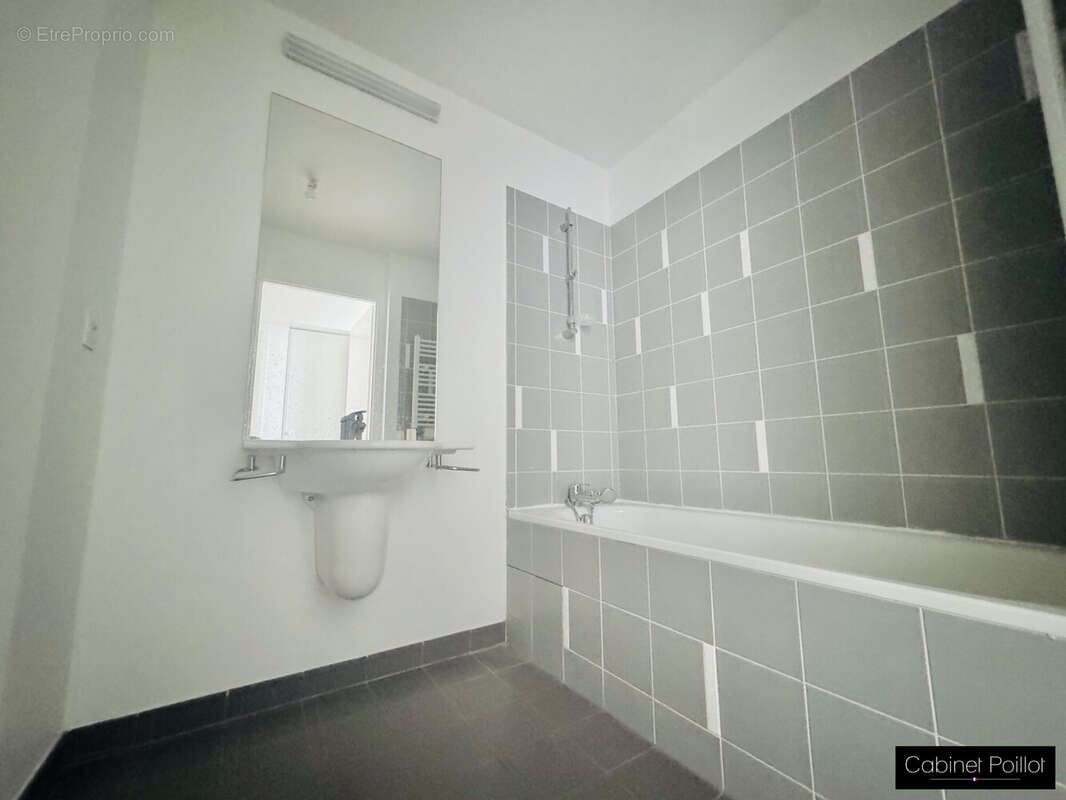 Appartement à PARIS-20E
