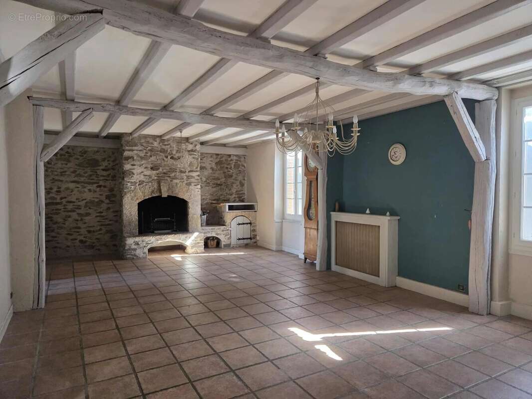 Maison à SAINT-JUERY