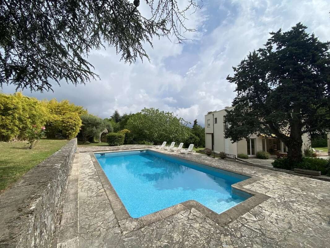 Maison à BERRE-LES-ALPES