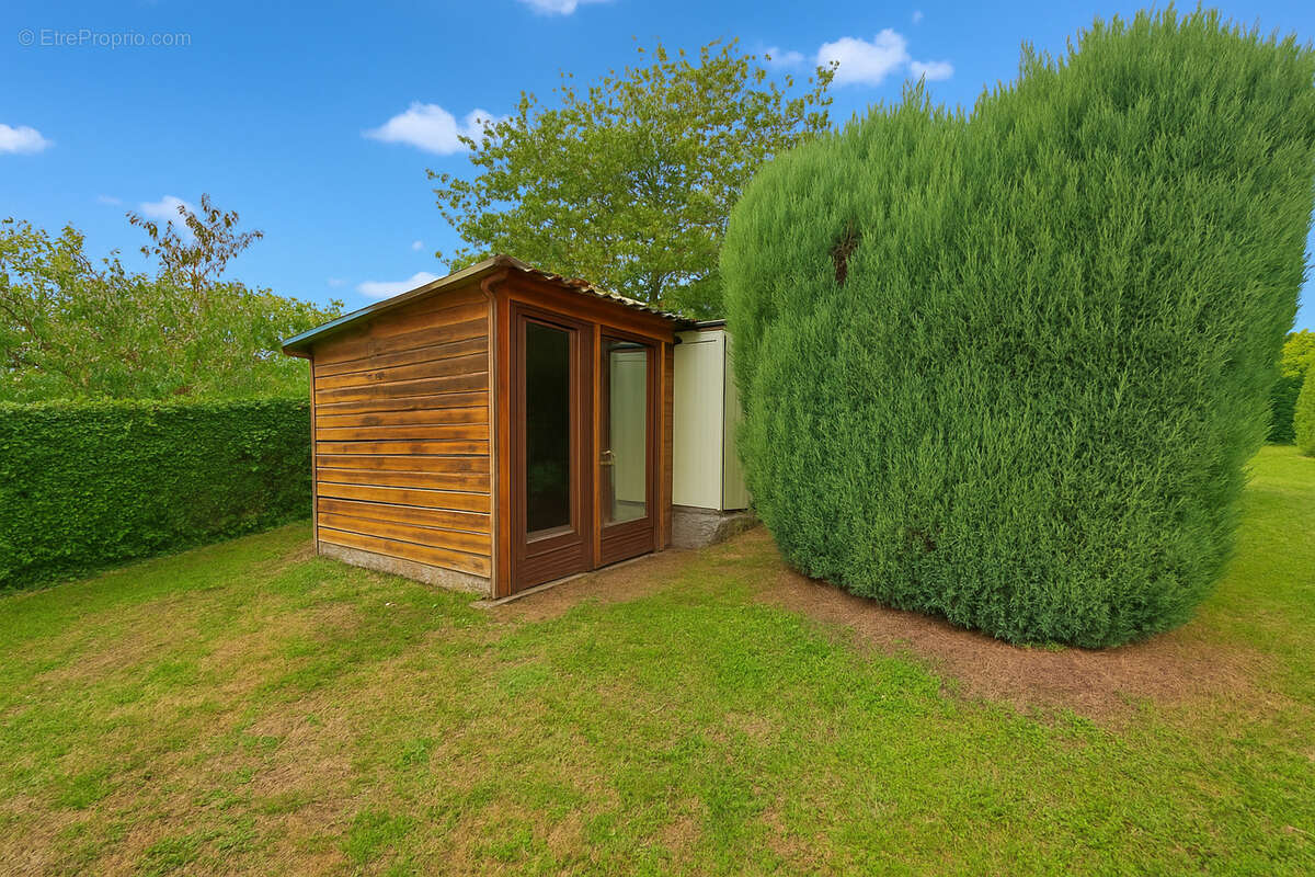 Maison à SAUVIAT-SUR-VIGE