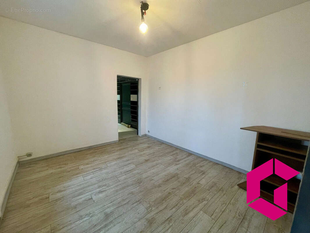 Maison à FIX-SAINT-GENEYS