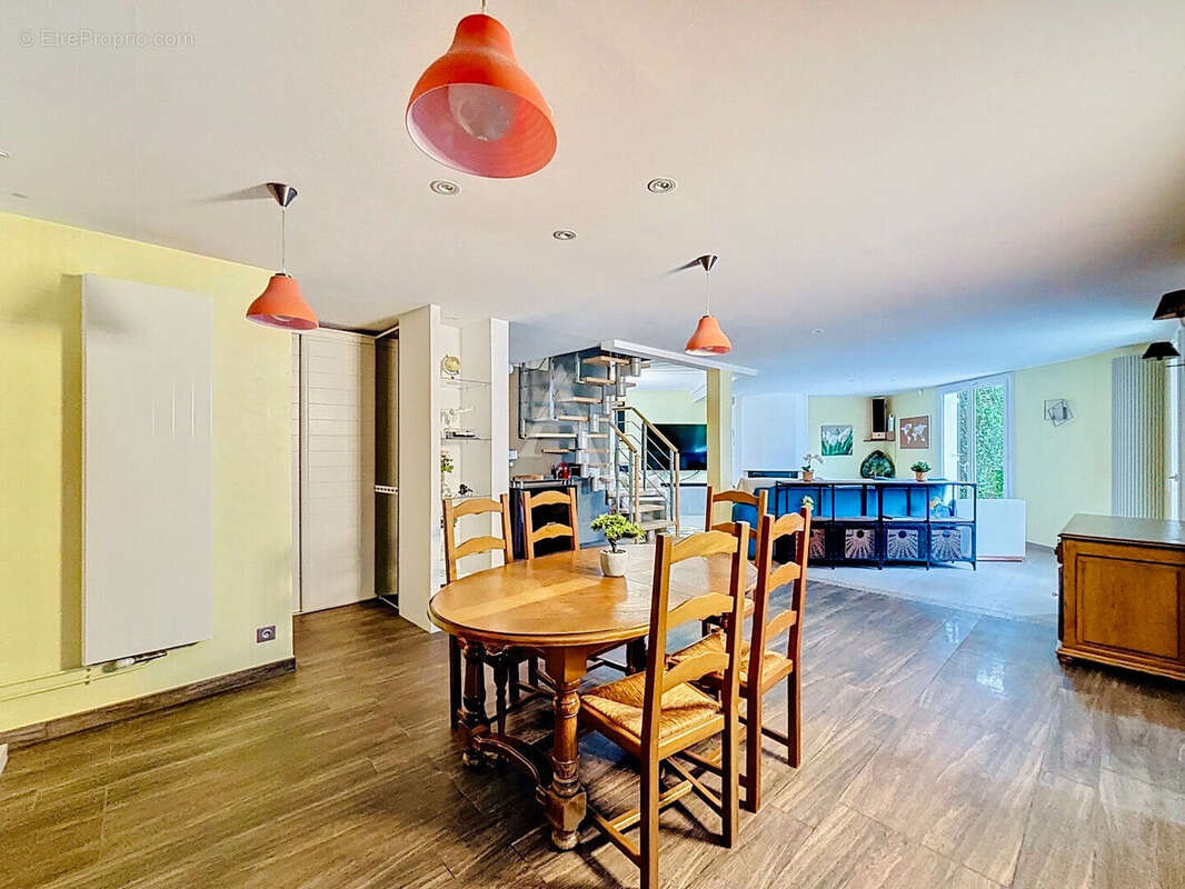 Maison à CHANTELOUP-EN-BRIE