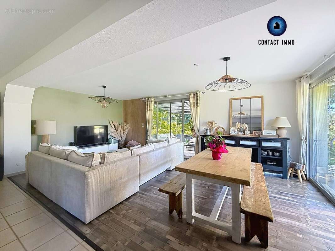 Maison 184 m² à Saint-Pantaleon-De-Larche  - photo 4