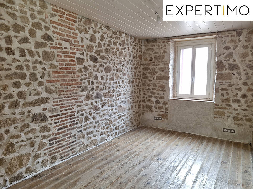 Servant, Maison de 168 m2 habitables avec cour et dépendances - photo 9