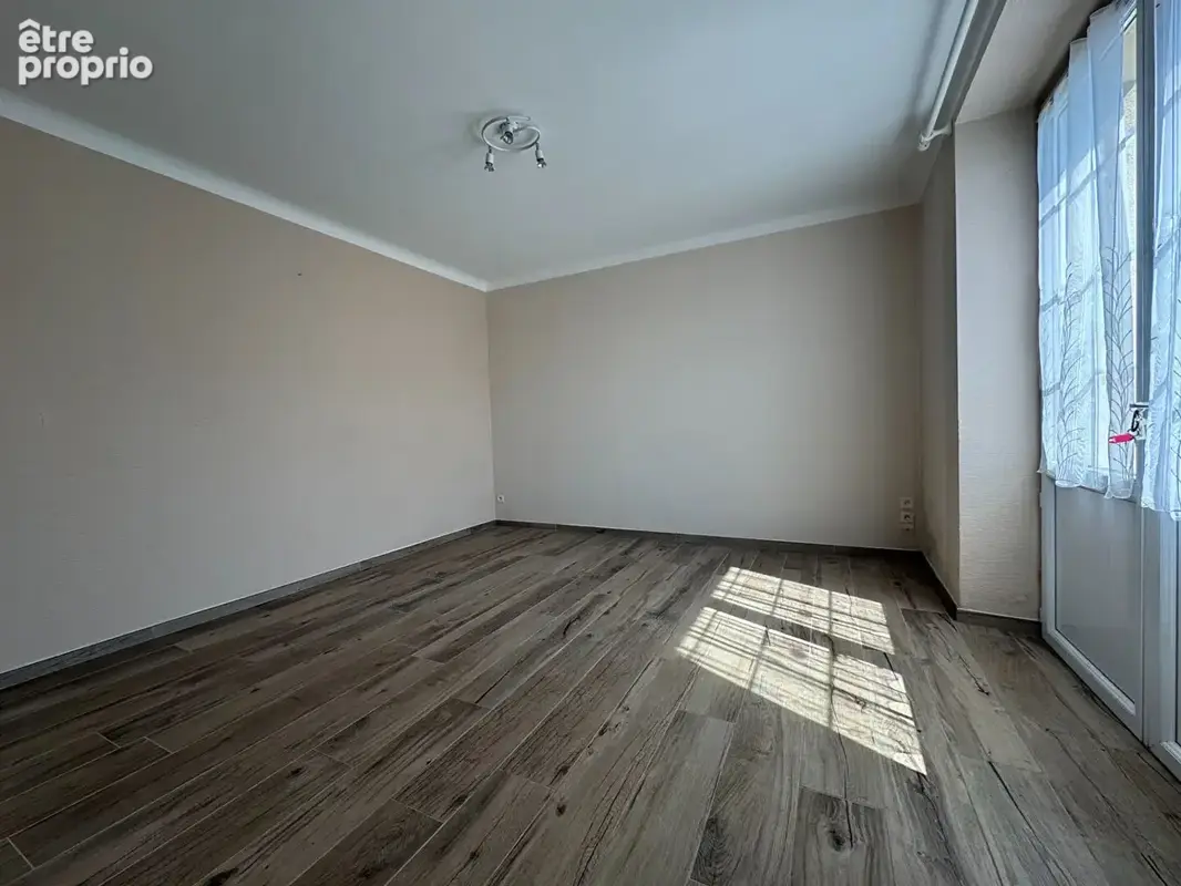 AIZENAY, maison 5 chambres et grandes dépendances sur 2 535 m2 de terrain - photo 7