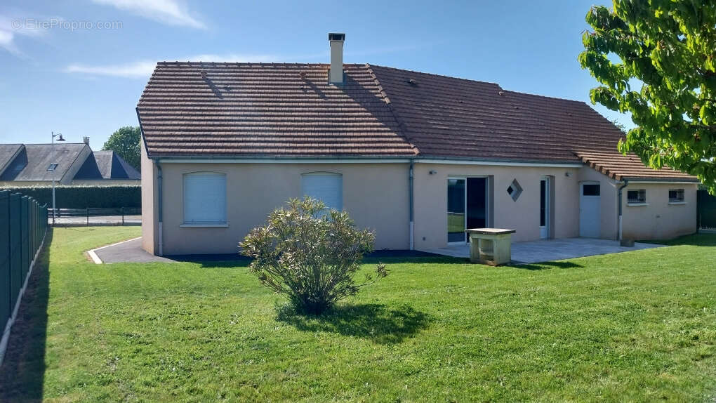 Maison à LA BAZOGE