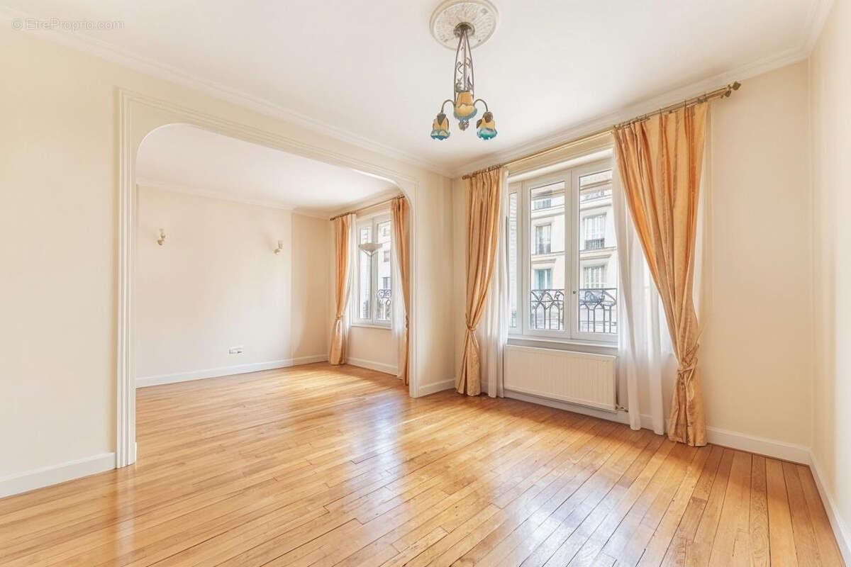 Appartement à PARIS-15E
