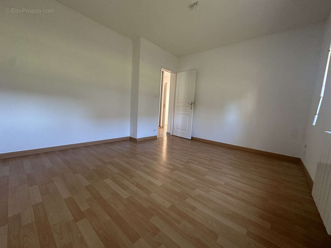 Maison a varzay - photo 13