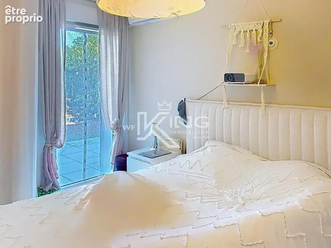 FREJUS - Appartement T3, 68 m2, avec piscine et garage double - photo 8