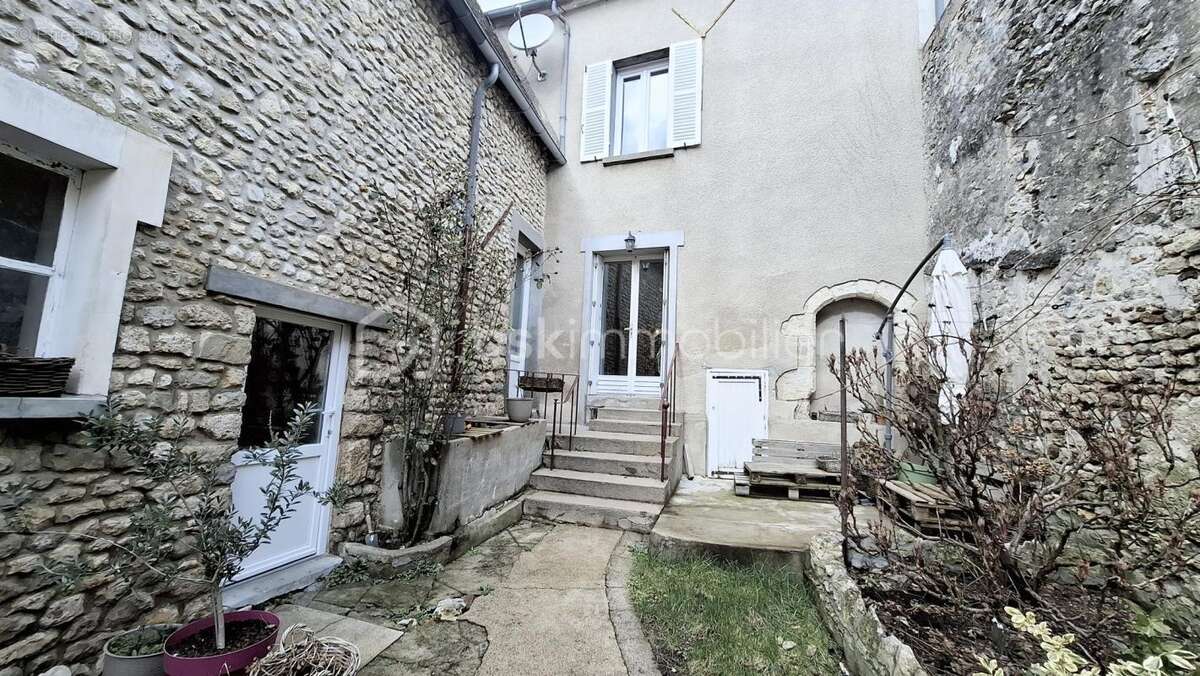 Maison à MEREVILLE