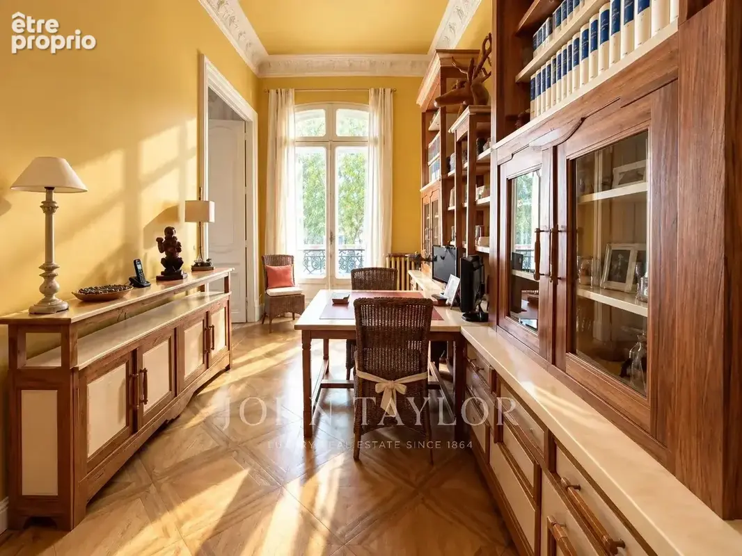 Appartement de prestige - deux places de parking, ascenseur - Jardin Public - John Taylor Bordeaux - photo 3