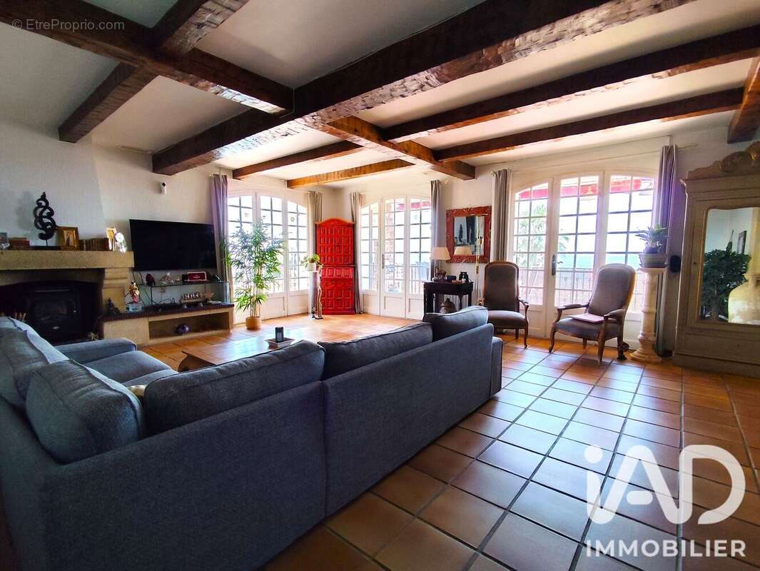 Maison 230 m² à Hyeres  - photo 4