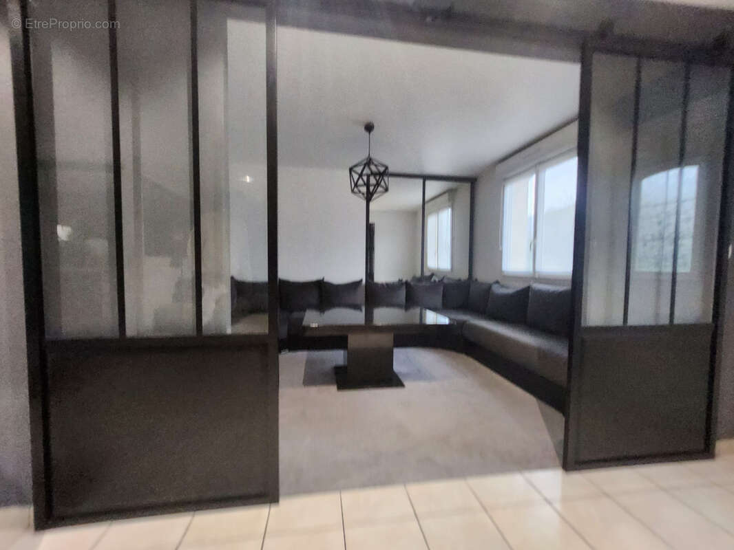 Maison à MONCE-EN-BELIN