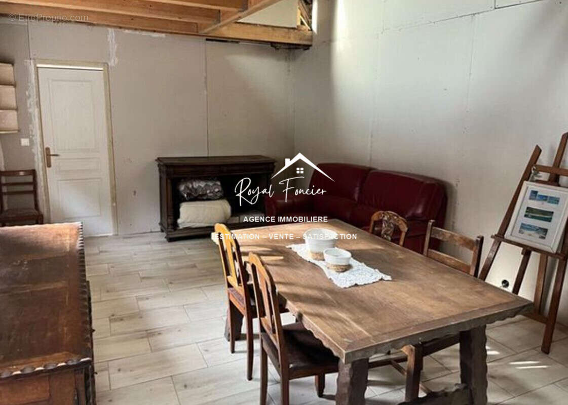 Séjour avec cuisine - Maison à YZEURES-SUR-CREUSE