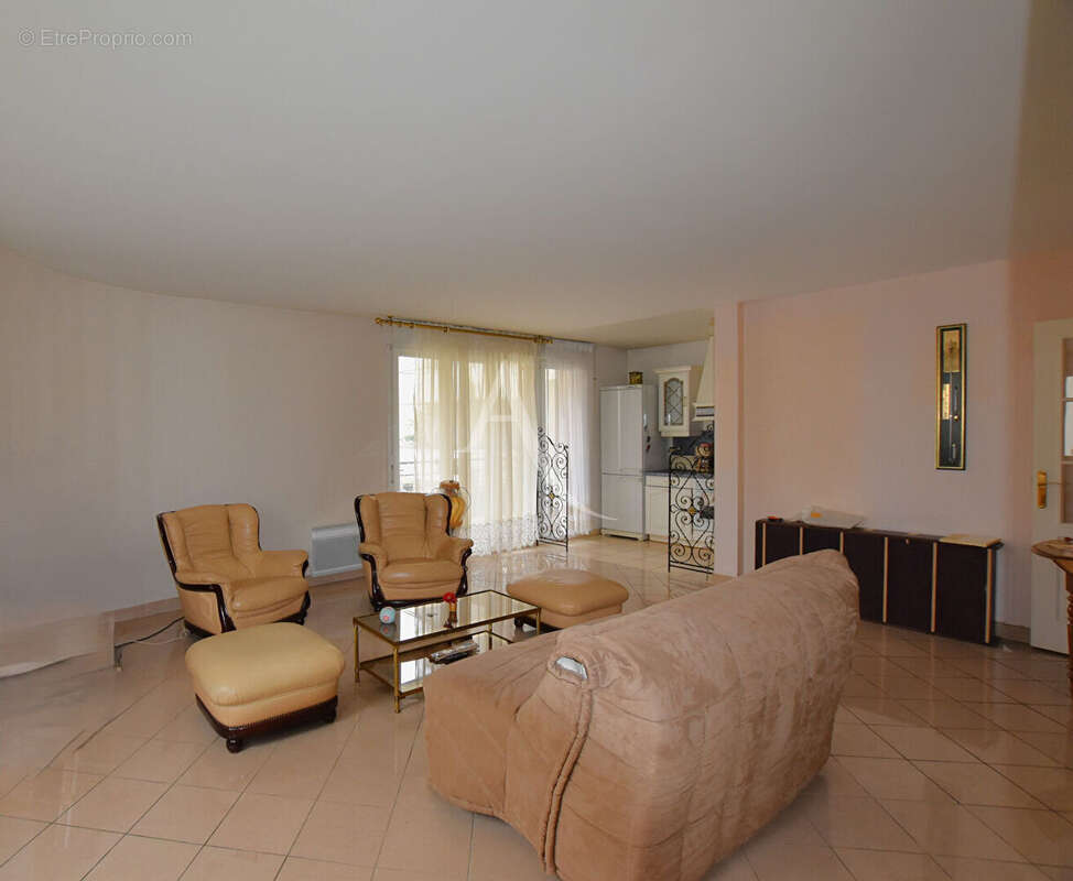 Appartement à COMBS-LA-VILLE