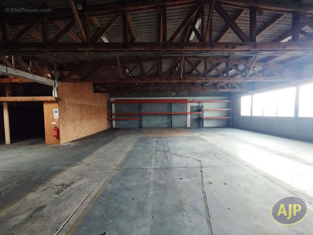 Commerce à MONTAIGU