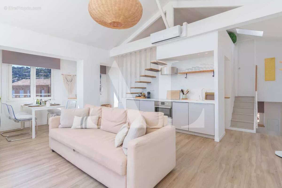 Appartement à VALLAURIS