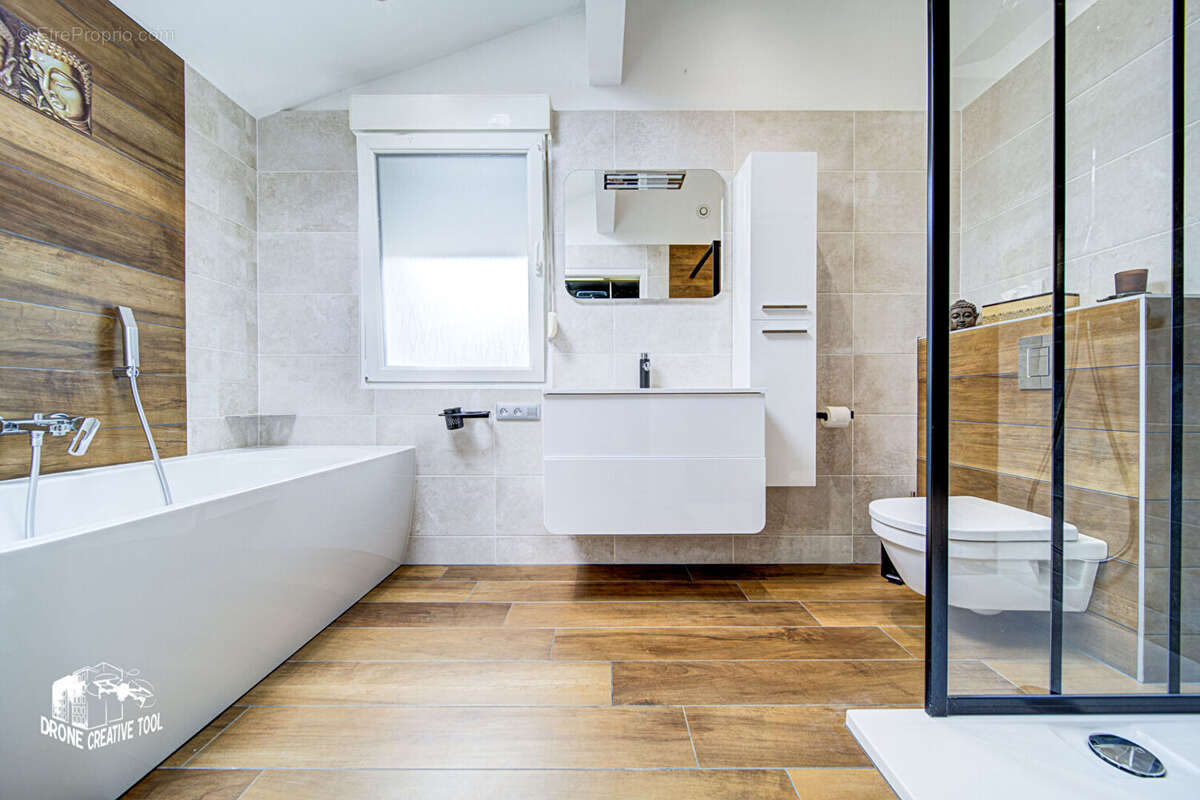 Maison à COIN-LES-CUVRY