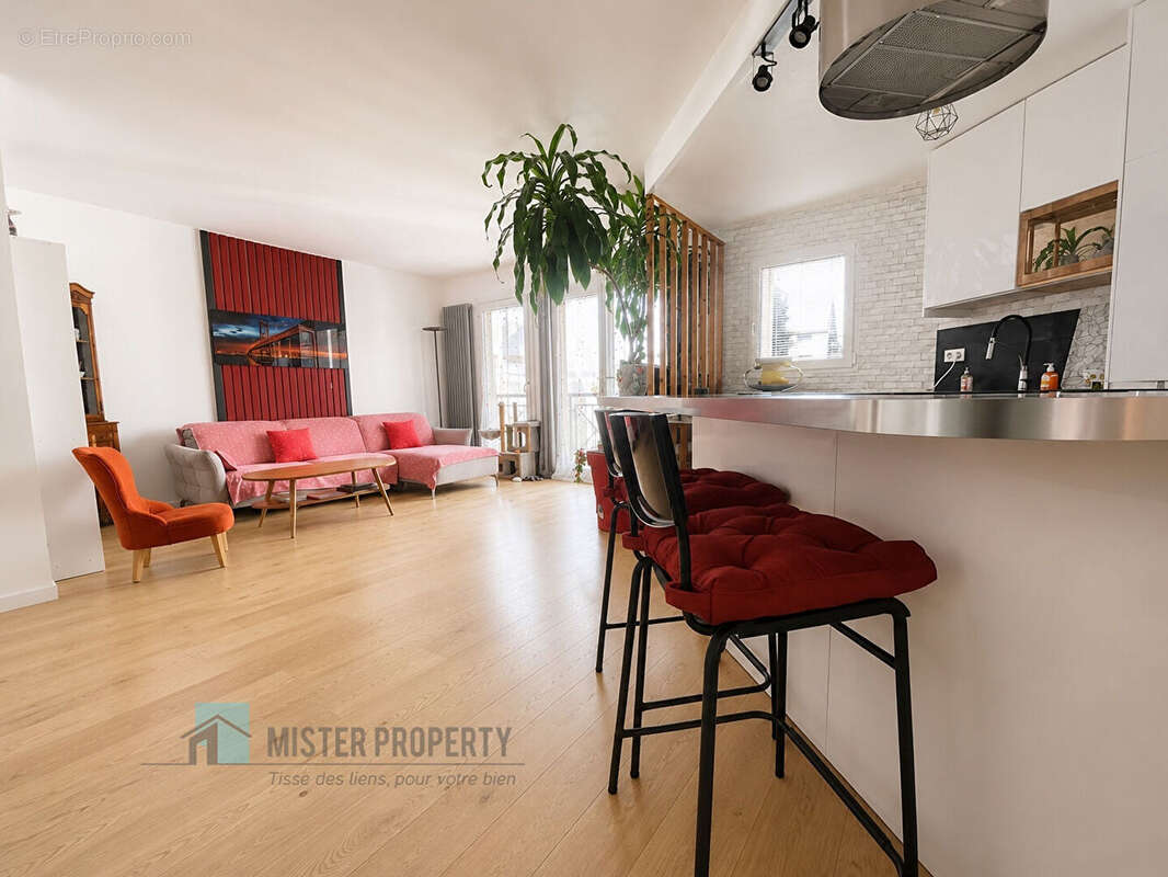 Rueil Malmaison - Rueil-sur-Seine / 3 pièces - 70m2 - Balcons - Box - photo 3