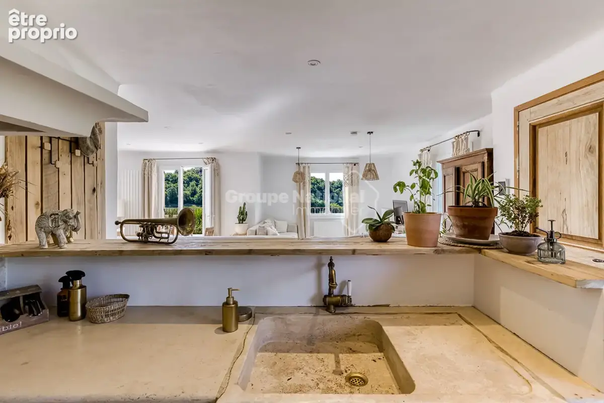 À Reillanne - Maison rénovée, 5 chambres, piscine, vue dégagée - photo 4